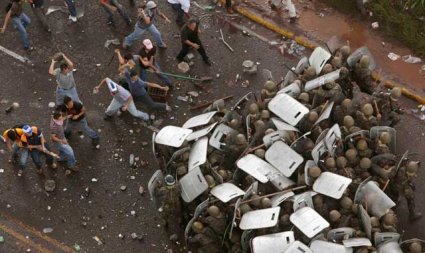 Enfrentamientos en las calles de Tegucigalpa
