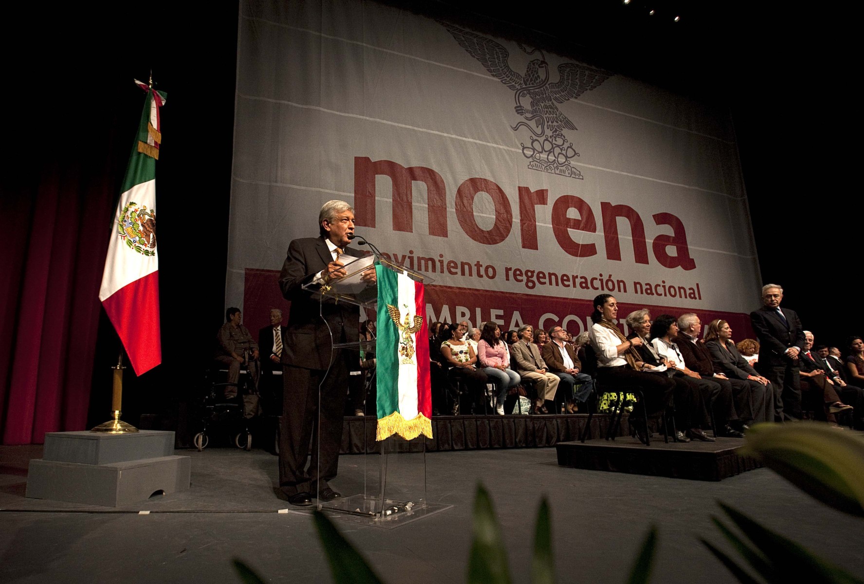 AMLO, el MORENA y la “campaña de firmas”