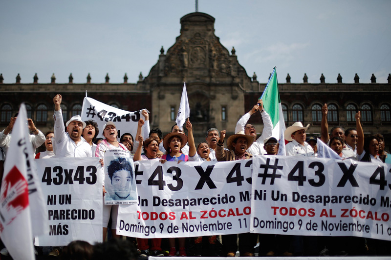 Se comprueban detenciones arbitrarias en el D.F. tras el incendio en la puerta de Palacio Nacional