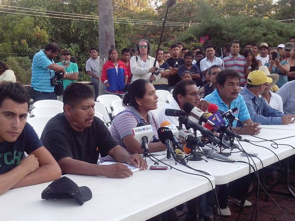 "Sin pruebas, no aceptaremos ninguna versión; están vivos y deben buscarlos hasta encontrarlos"