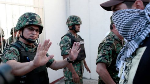 La rabia de los padres de los 43 normalistas se vuelca contra el Ejército