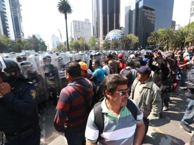 Tras represión, concluye jornada de lucha de maestros oaxaqueños en el Distrito Federal