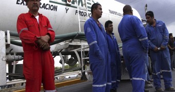 En Petróleos Mexicanos, miles de trabajadores en la incertidumbre