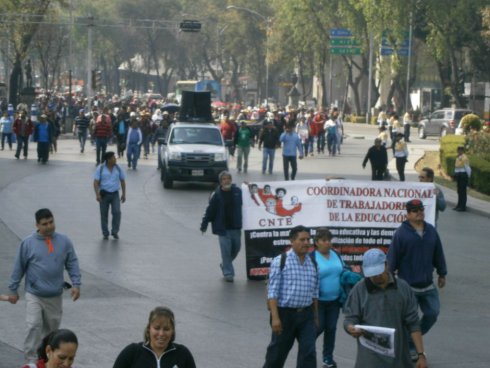 Contra la represión y la evaluación militarizada, maestros de todo el país unidos en las calles