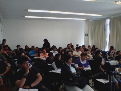 Aula llena de asistentes a la Cátedra Libre Karl Marx en su última sesión. 