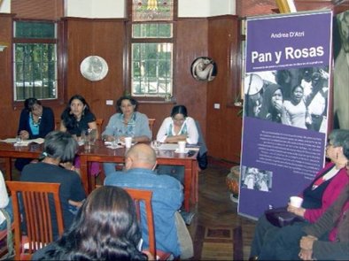 Presentacion del libro Pan y Rosas, edicion mexicana